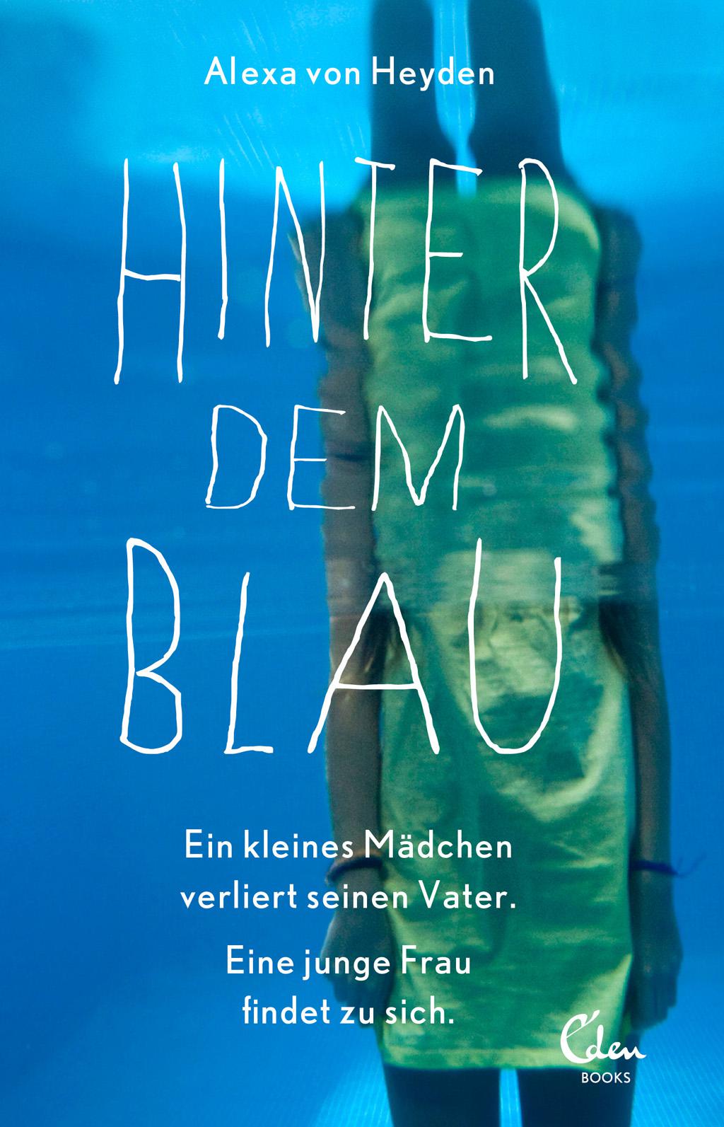Hinter dem Blau: Ein kleines Mädchen verliert seinen Vater. Eine junge Frau findet zu sich. (German Edition)